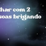 Sonhar com 2 pessoas brigando