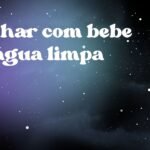 Sonhar com bebe na água limpa