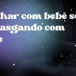 Sonhar com bebê se engasgando com leite