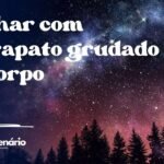 Sonhar com carrapato grudado no corpo