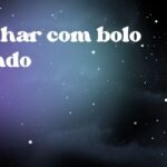 Sonhar com bolo caindo
