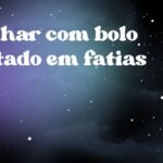 Sonhar com bolo cortado em fatias