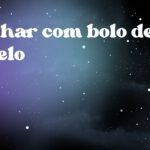 Sonhar com bolo de cabelo