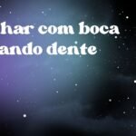 Sonhar com boca faltando dente