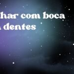 Sonhar com boca sem dentes