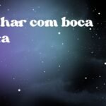 Sonhar com boca torta