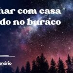 Sonhar com casa caindo no buraco