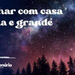 Sonhar com casa velha e grande