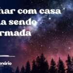 Sonhar com casa velha sendo reformada
