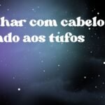 Sonhar com cabelo caindo aos tufos