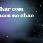 Sonhar com brincos no chão