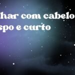 Sonhar com cabelo crespo e curto