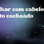Sonhar com cabelo curto cacheado