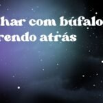 Sonhar com búfalo correndo atrás