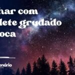 Sonhar com chiclete grudado na boca
