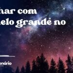 Sonhar com chinelo grande no pé