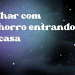 Sonhar com cachorro entrando em casa
