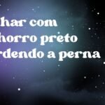 Sonhar com cachorro preto mordendo a perna