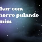 Sonhar com cachorro pulando em mim