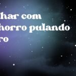 Sonhar com cachorro pulando muro