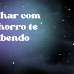 Sonhar com cachorro te lambendo