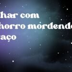 Sonhar com cachorro mordendo o braço