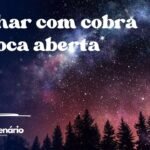 Sonhar com cobra de boca aberta