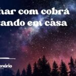 Sonhar com cobra entrando em casa