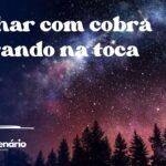 Sonhar com cobra entrando na toca