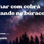 Sonhar com cobra entrando no buraco