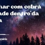 Sonhar com cobra grande dentro da água