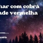 Sonhar com cobra grande vermelha