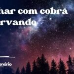 Sonhar com cobra observando