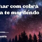 Sonhar com cobra preta te mordendo