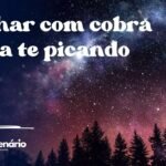 Sonhar com cobra preta te picando