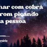 Sonhar com cobra marrom picando outra pessoa