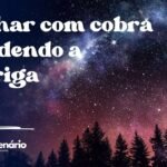 Sonhar com cobra mordendo a barriga