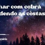 Sonhar com cobra mordendo as costas