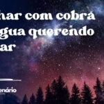 Sonhar com cobra na água querendo atacar