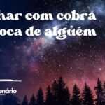 Sonhar com cobra na boca de alguém