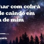 Sonhar com cobra verde caindo em cima de mim