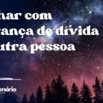 Sonhar com cobrança de dívida de outra pessoa