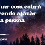 Sonhar com cobra querendo atacar outra pessoa