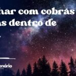 Sonhar com cobras vivas dentro de casa