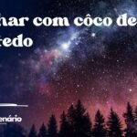 Sonhar com côco de gentedo