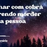Sonhar com cobra querendo morder outra pessoa