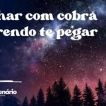 Sonhar com cobra querendo te pegar