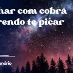 Sonhar com cobra querendo te picar