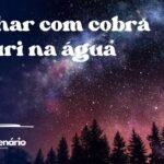 Sonhar com cobra sucuri na água