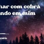 Sonhar com cobra pulando em mim